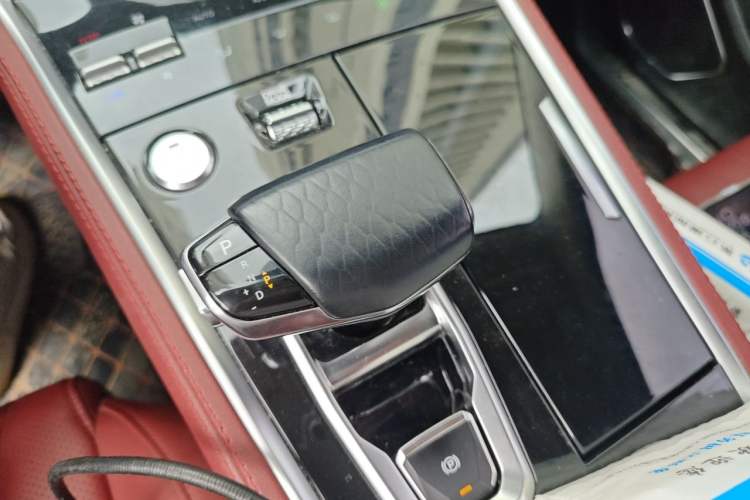Used CHANGAN CS85 COUPE 2019 1.5T DCT Luxury Version China VI Standard Gear Lever