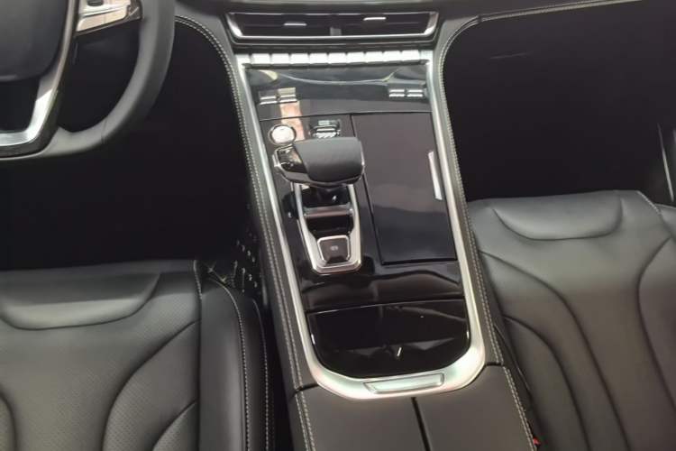 Used CHANGAN CS85 COUPE 2019 1.5T DCT Version China VI Standard Gear Lever