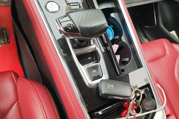 Used CHANGAN CS85 COUPE 2019 1.5T DCT Version China VI Standard Gear Lever