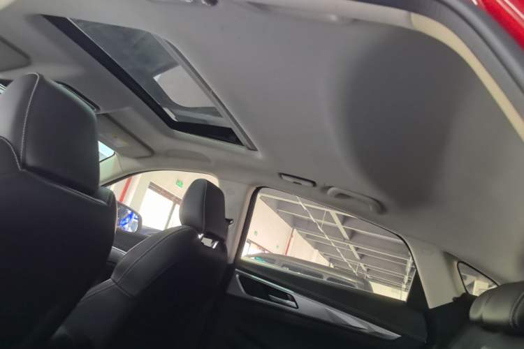 Used CHANGAN CS85 COUPE 2019 1.5T DCT Version China VI Standard Headliner