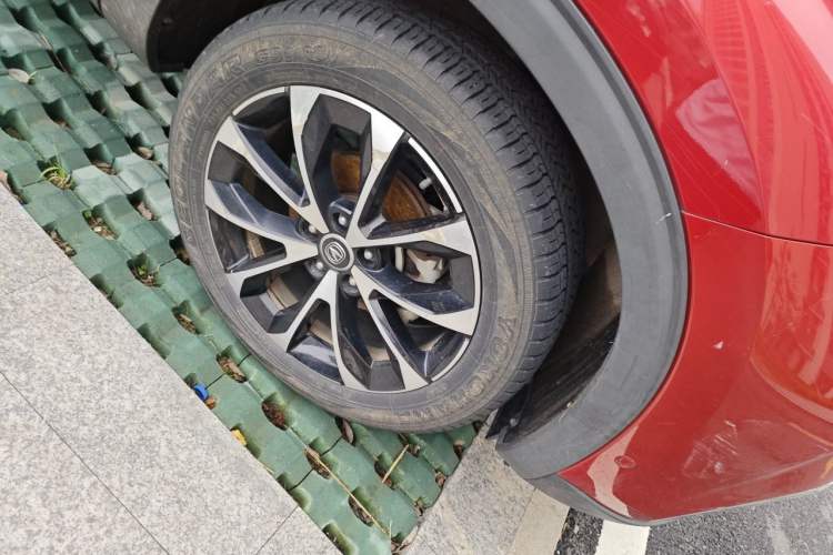 Used CHANGAN CS85 COUPE 2019 1.5T DCT Luxury Version China VI Standard Right Front Wheel Hub