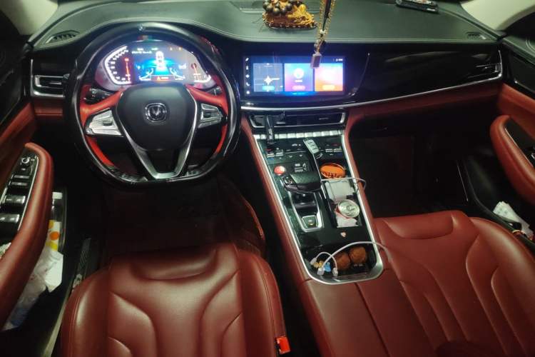 Used CHANGAN CS85 COUPE 2019 2.0T Automatic Luxury Edition China VI Standard Center Console