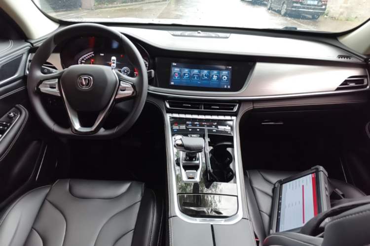 Used CHANGAN CS85 COUPE 2019 1.5T DCT Version China VI Standard Center Console