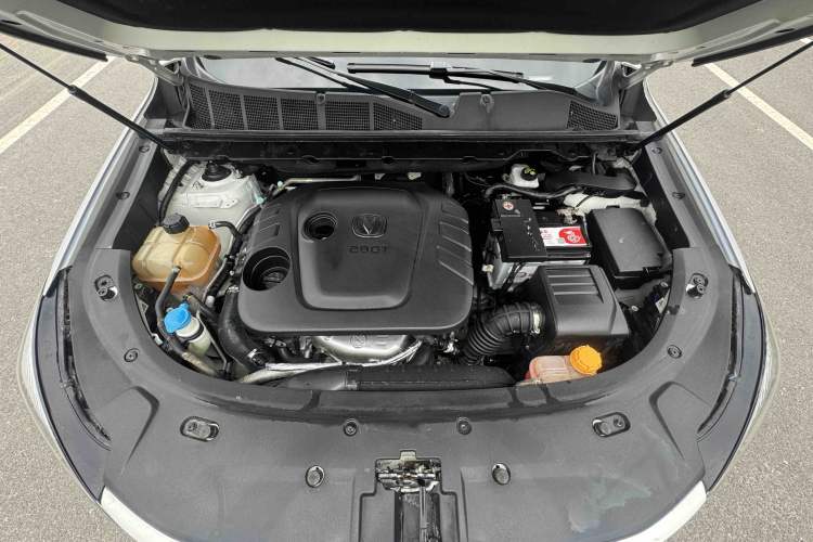Used CHANGAN CS85 COUPE 2019 1.5T DCT Version China VI Standard Engine Bay