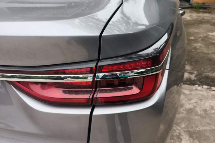 Used CHANGAN CS85 COUPE 2019 2.0T Automatic Smart Version China VI Standard Exterior 3