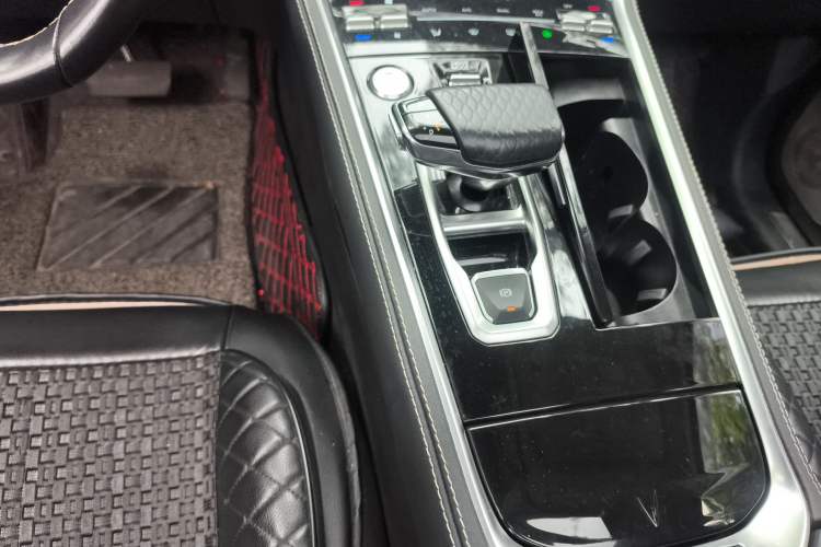 Used CHANGAN CS85 COUPE 2019 2.0T Automatic Smart Version China VI Standard Gear Lever