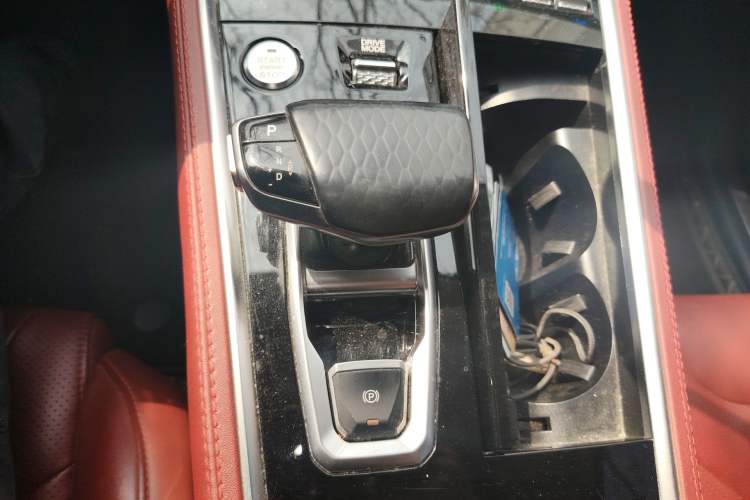 Used CHANGAN CS85 COUPE 2019 1.5T DCT Luxury Version China VI Standard Gear Lever