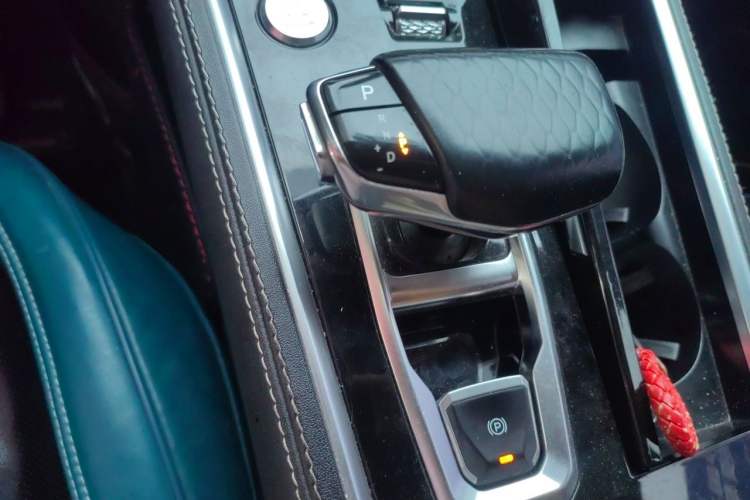 Used CHANGAN CS85 COUPE 2019 2.0T Automatic Version China VI Standard Gear Lever