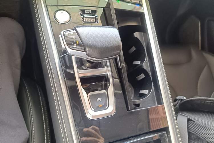 Used CHANGAN CS85 COUPE 2019 2.0T Automatic Smart Version China V Standard Gear Lever