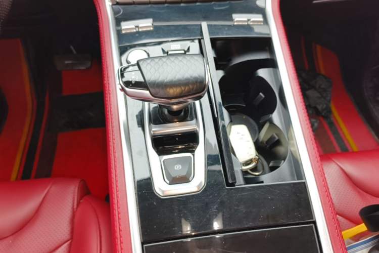 Used CHANGAN CS85 COUPE 2019 1.5T DCT Version China VI Standard Gear Lever