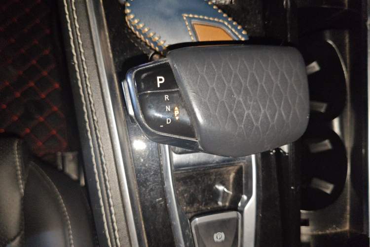 Used CHANGAN CS85 COUPE 2019 1.5T DCT Dynamic Version China VI Standard Gear Lever