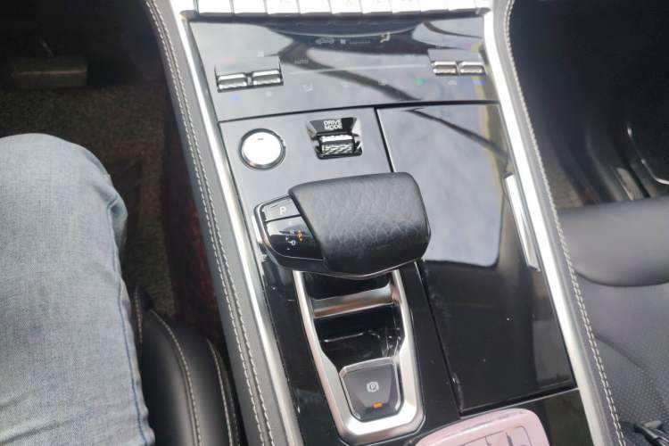 Used CHANGAN CS85 COUPE 2019 1.5T DCT Luxury Version China VI Standard Gear Lever