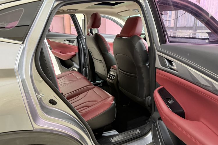Used CHANGAN CS85 COUPE 2019 1.5T DCT Version China VI Standard Interior 2