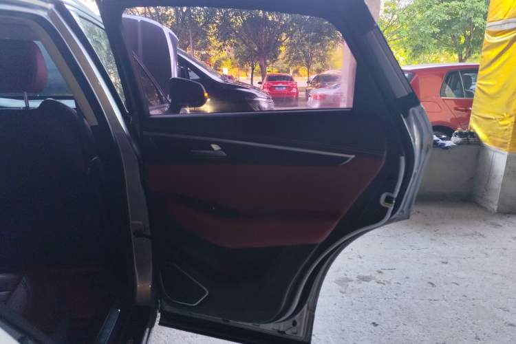 Used CHANGAN CS85 COUPE 2019 1.5T DCT Dynamic Version China VI Standard Interior 6