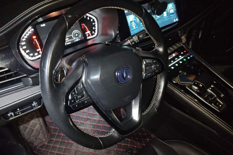 Used CHANGAN CS85 COUPE 2019 1.5T DCT Dynamic Version China VI Standard Steering Wheel
