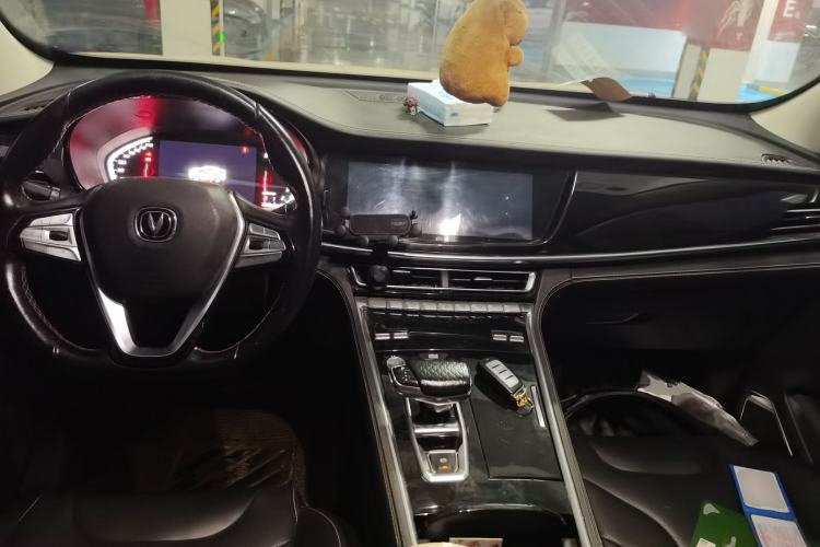 Used CHANGAN CS85 COUPE 2019 2.0T Automatic Luxury Edition China VI Standard Center Console