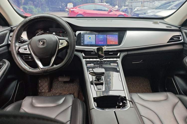 Used CHANGAN CS85 COUPE 2019 2.0T Automatic Version China VI Standard Center Console