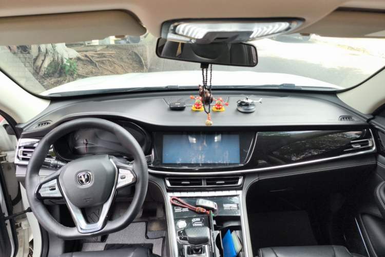 Used CHANGAN CS85 COUPE 2019 2.0T Automatic Luxury Edition China VI Standard Center Console