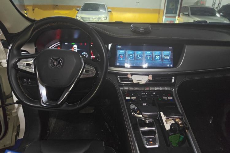 Used CHANGAN CS85 COUPE 2019 1.5T DCT Dynamic Version China VI Standard Center Console