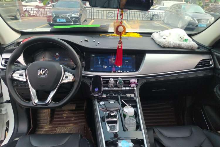 Used CHANGAN CS85 COUPE 2019 1.5T DCT Dynamic Version China VI Standard Center Console