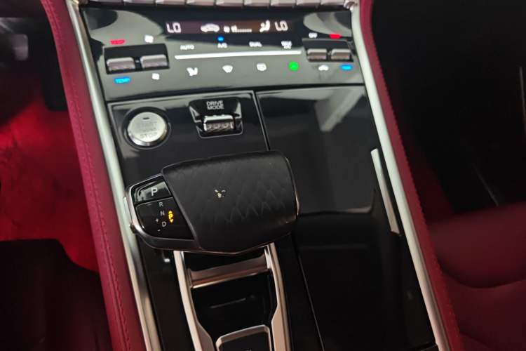 Used CHANGAN CS85 COUPE 2019 1.5T DCT Dynamic Version China VI Standard Gear Lever
