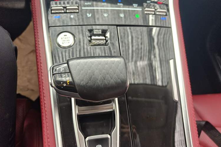 Used CHANGAN CS85 COUPE 2019 1.5T DCT Dynamic Version China VI Standard Gear Lever