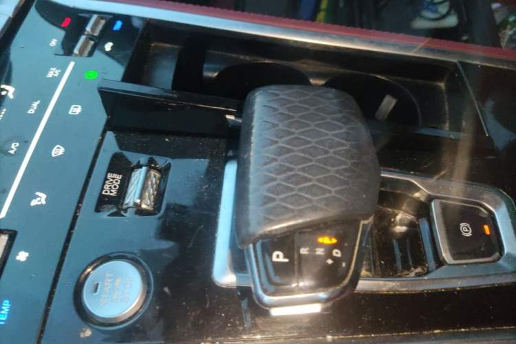 Used CHANGAN CS85 COUPE 2019 1.5T DCT Luxury Version China VI Standard Gear Lever