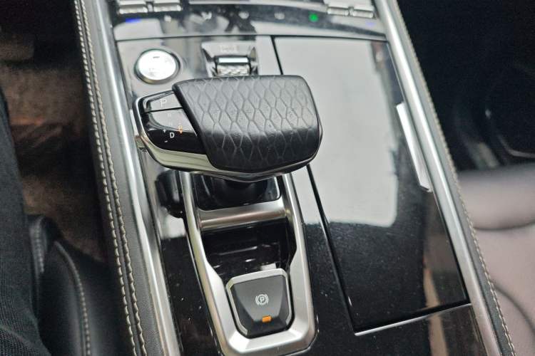 Used CHANGAN CS85 COUPE 2019 2.0T Automatic Version China VI Standard Gear Lever