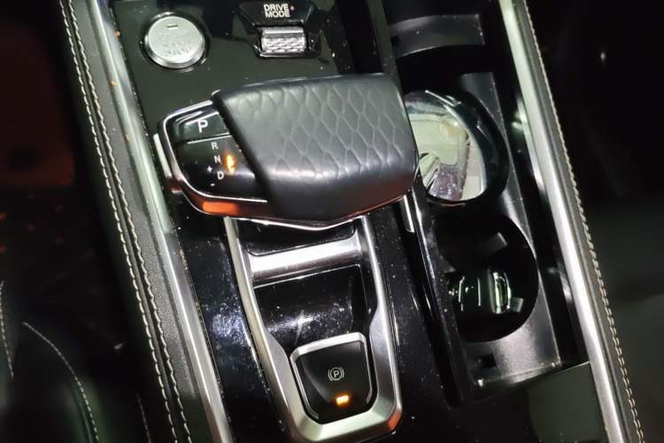 Used CHANGAN CS85 COUPE 2019 1.5T DCT Version China VI Standard Gear Lever