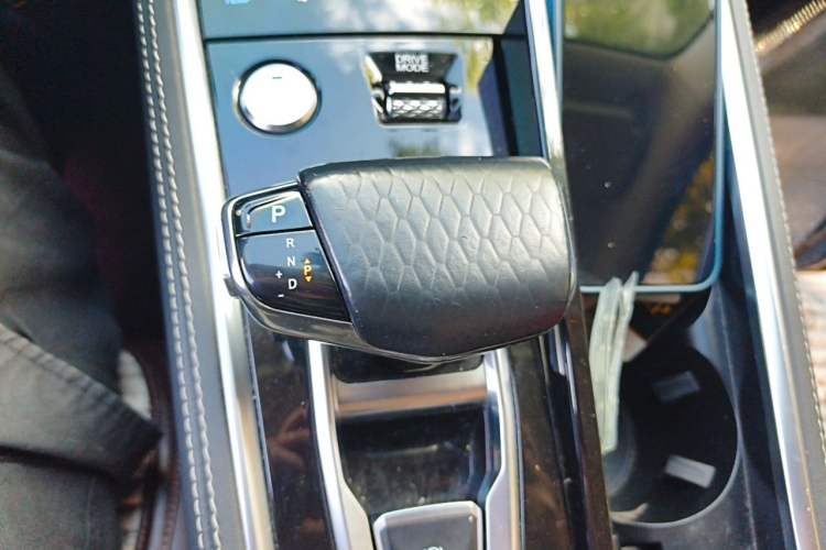 Used CHANGAN CS85 COUPE 2019 1.5T DCT Dynamic Version China VI Standard Gear Lever