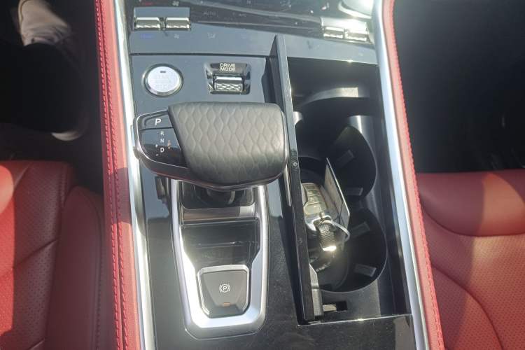 Used CHANGAN CS85 COUPE 2019 1.5T DCT Dynamic Version China VI Standard Gear Lever
