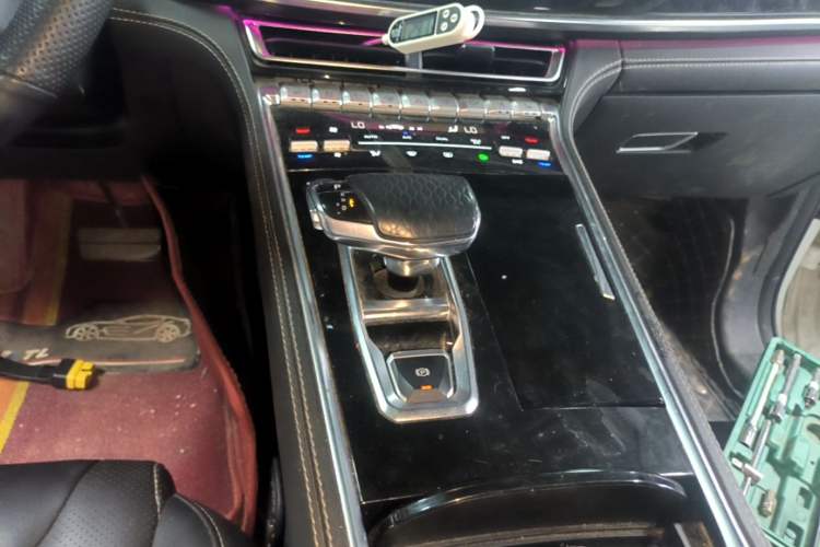 Used CHANGAN CS85 COUPE 2019 2.0T Automatic Smart Version China VI Standard Gear Lever
