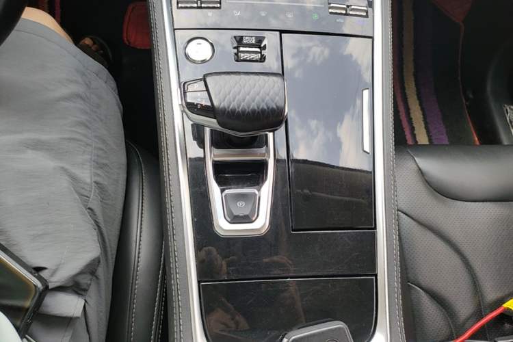 Used CHANGAN CS85 COUPE 2019 1.5T DCT Dynamic Version China VI Standard Gear Lever