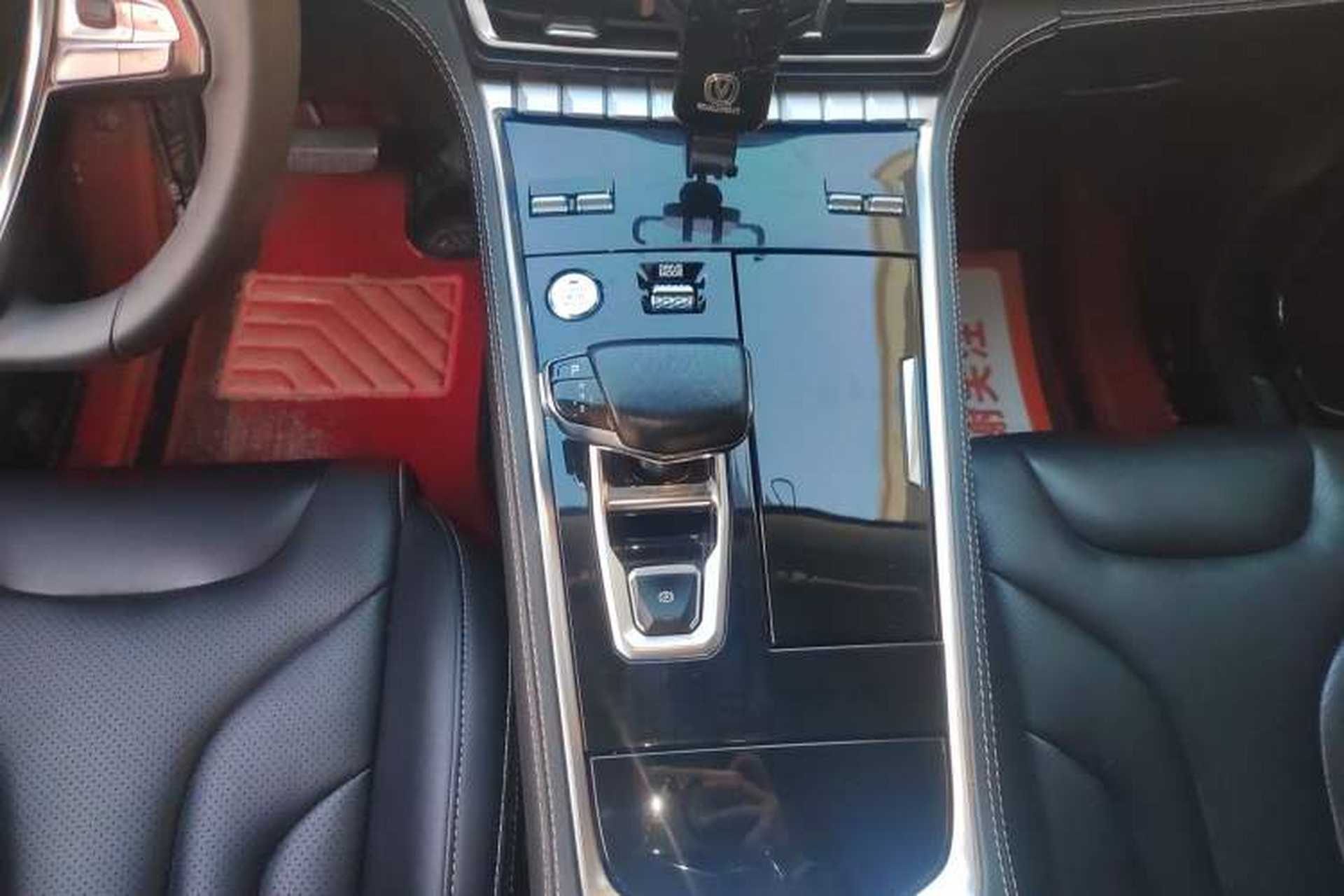Used CHANGAN CS85 COUPE 2019 1.5T DCT Version China VI Standard Gear Lever