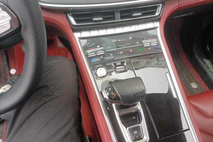 Used CHANGAN CS85 COUPE 2019 1.5T DCT Dynamic Version China VI Standard Gear Lever