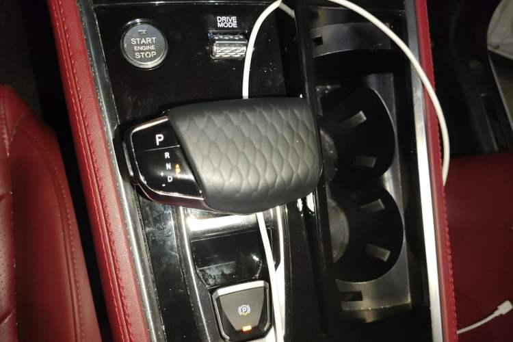 Used CHANGAN CS85 COUPE 2019 1.5T DCT Dynamic Version China VI Standard Gear Lever