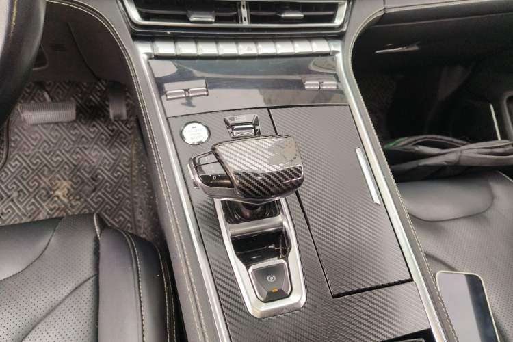 Used CHANGAN CS85 COUPE 2019 1.5T DCT Version China VI Standard Gear Lever