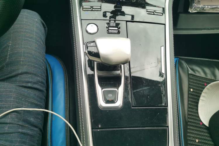 Used CHANGAN CS85 COUPE 2019 2.0T Automatic Luxury Edition China VI Standard Gear Lever