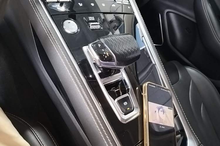 Used CHANGAN CS85 COUPE 2019 1.5T DCT Version China VI Standard Gear Lever