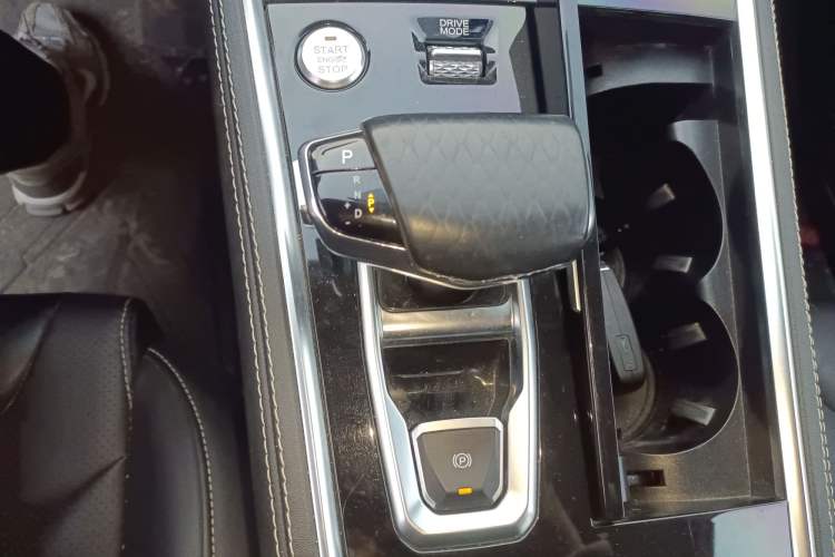 Used CHANGAN CS85 COUPE 2019 1.5T DCT Luxury Version China VI Standard Gear Lever