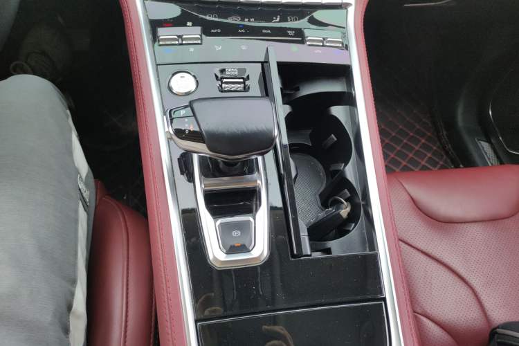 Used CHANGAN CS85 COUPE 2019 1.5T DCT Luxury Version China VI Standard Gear Lever