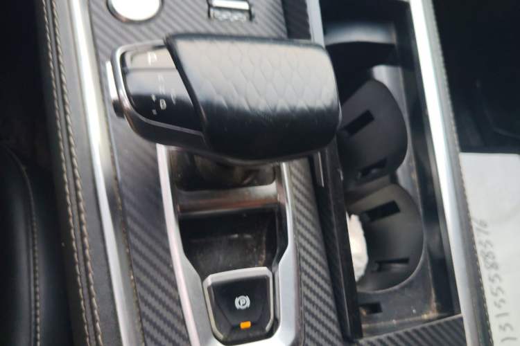 Used CHANGAN CS85 COUPE 2019 1.5T DCT Dynamic Version China VI Standard Gear Lever