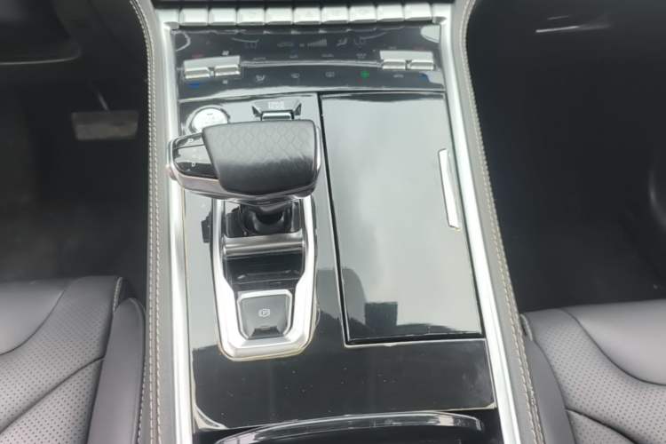 Used CHANGAN CS85 COUPE 2019 1.5T DCT Luxury Version China VI Standard Gear Lever