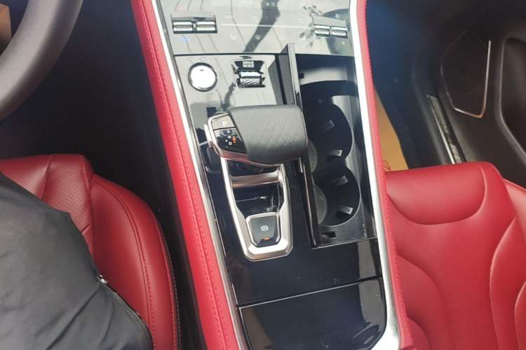 Used CHANGAN CS85 COUPE 2019 1.5T DCT Version China VI Standard Gear Lever