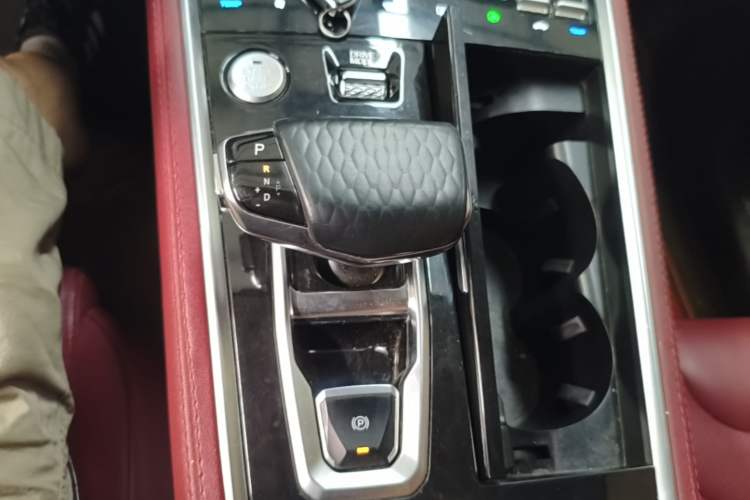 Used CHANGAN CS85 COUPE 2019 1.5T DCT Dynamic Version China VI Standard Gear Lever