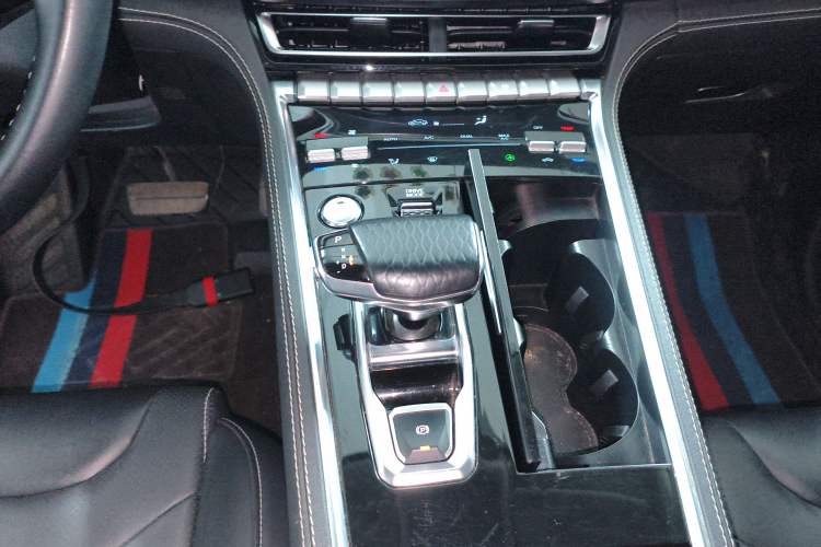 Used CHANGAN CS85 COUPE 2019 1.5T DCT Dynamic Version China VI Standard Gear Lever