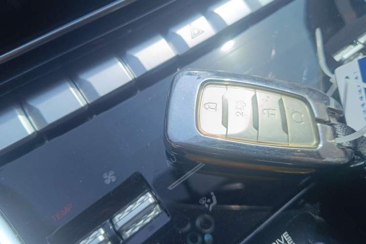 Used CHANGAN CS85 COUPE 2019 1.5T DCT Dynamic Version China VI Standard Interior 1