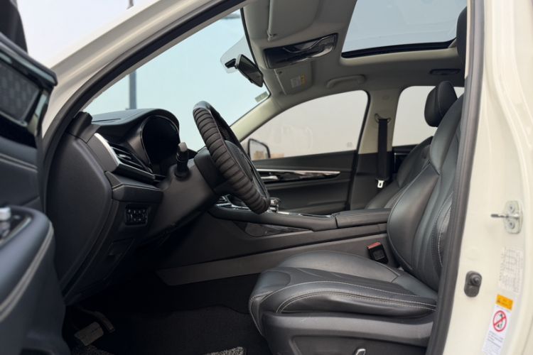 Used CHANGAN CS85 COUPE 2019 2.0T Automatic Luxury Edition China VI Standard Interior 1
