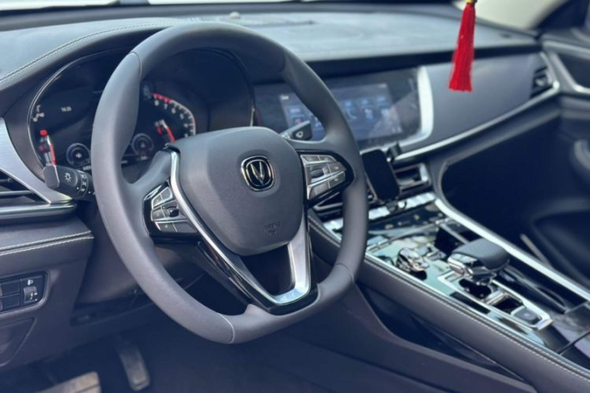 Used CHANGAN CS85 COUPE 2019 1.5T DCT Version China VI Standard Interior 10