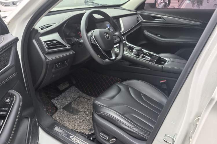Used CHANGAN CS85 COUPE 2019 1.5T DCT Version China VI Standard Interior 2